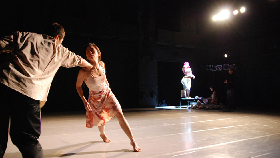 入選首屆新人新視野專案的新生代創作者謝杰樺，作品《Anarchy 1980》為呈現暴力美學的肢體劇場。