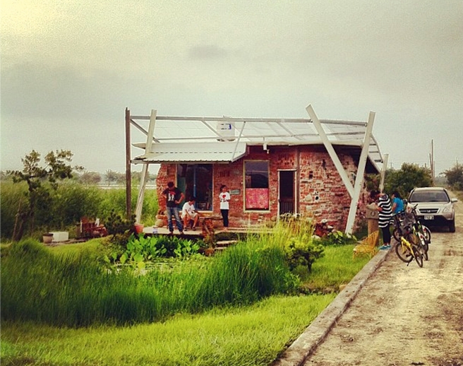 土溝常駐藝術家侯老師自己搭建的住宅。（攝影／王維綱）