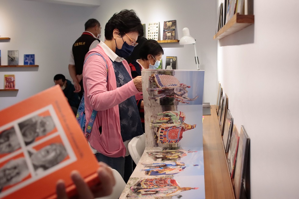 由蘇懿禎策劃的「沒有畫的繪本展」，展示以攝影與綜合媒材製作的繪本。