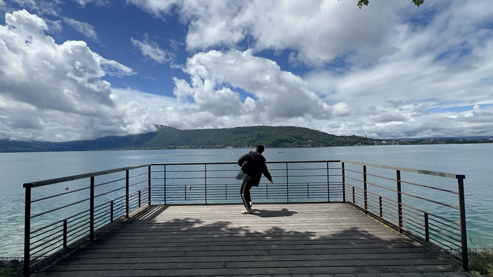 在阿爾卑斯山下的安錫（Annecy），與大自然共舞。