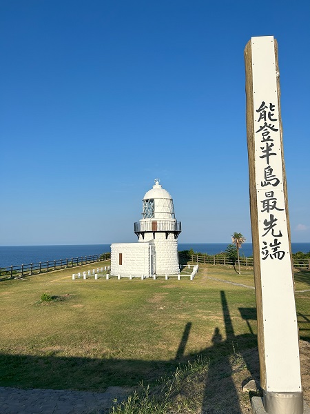 「最天涯」的藝術祭是怎麼舉辦的？圖為能登半島最北端的祿剛崎燈塔。