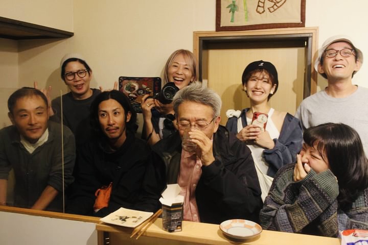 喫茶店在公休日變身隱藏版餐廳「漠 番外篇」，創造了人們際會的時刻。