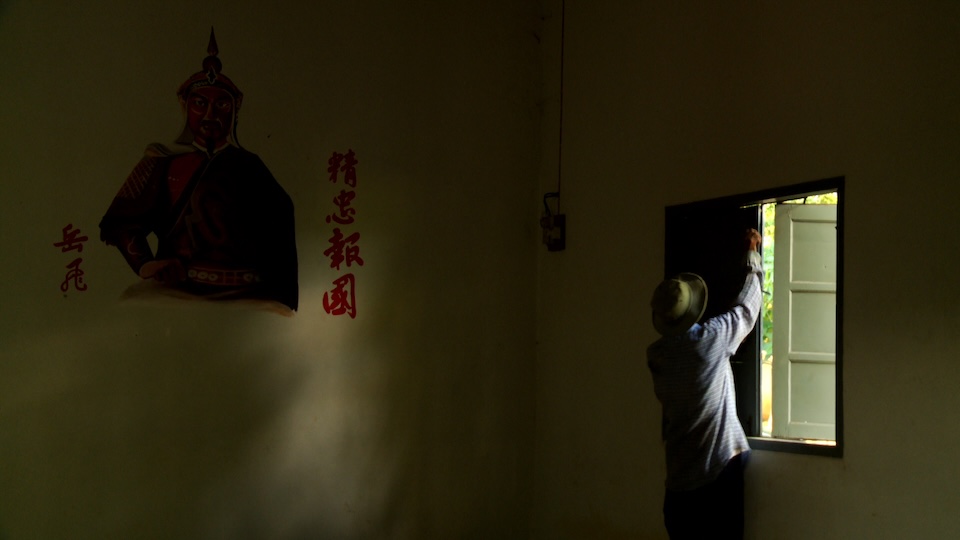 《邊城啓示錄》劇照，泰北清萊省昌孔「三五兩軍墓園」之守墓人。（攝影／李立劭）