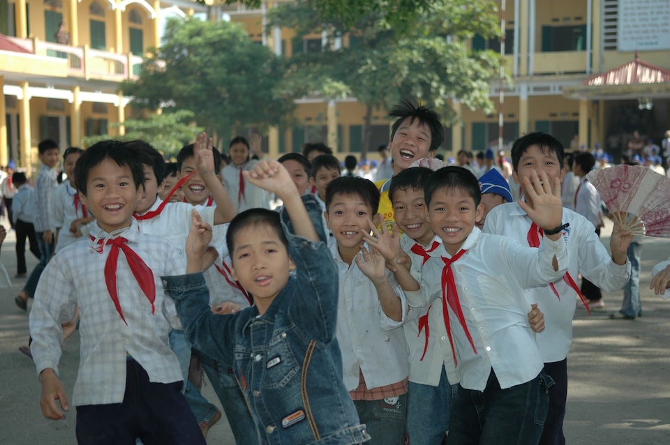 為寫作《西貢小子》，張友漁拜訪越南河內的一所小學。 