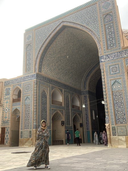 拜訪清真寺需披上罩袍，覆蓋臉部以外的地方。