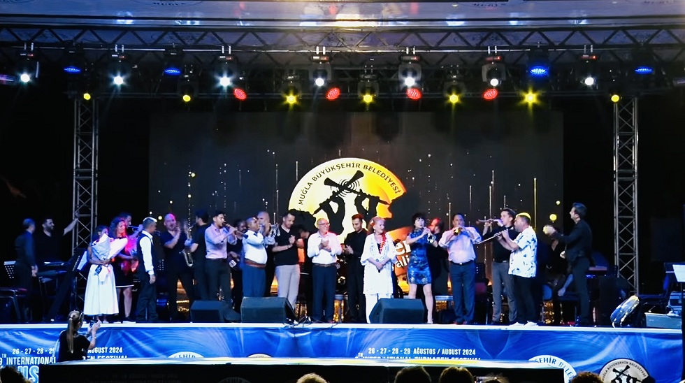 受邀參加土耳其國際嗩吶藝術節，清一色的男性音樂家。