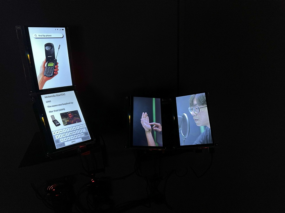 在新作《隱藏技術：摺疊式》中，陳琛回應了科技設備「被折起來」的歷史。（攝影／王欣翮）