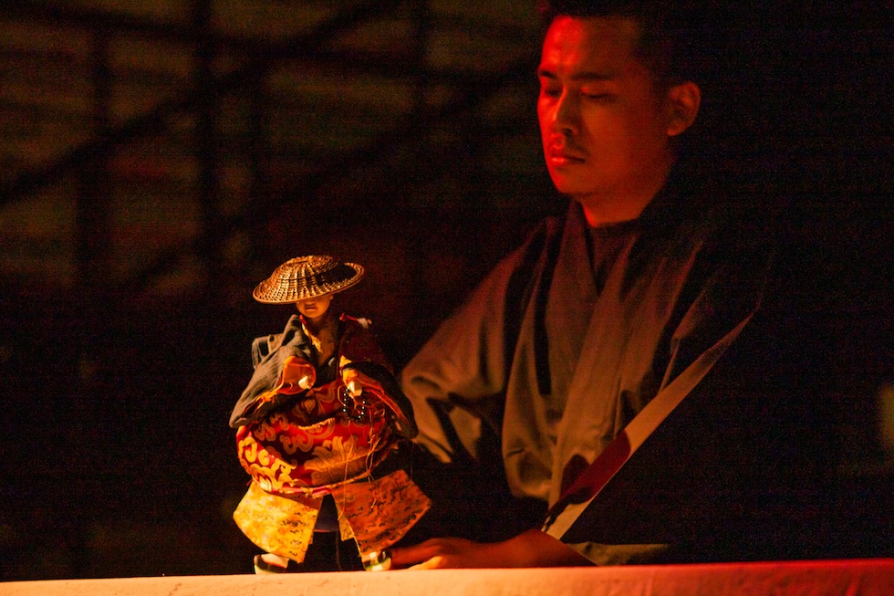 《道成》（2019）取材自《大日本國法華經驗記》，融合偶戲與日本藝術家的說書表演，將傳統敘事與當代表現形式巧妙交織。