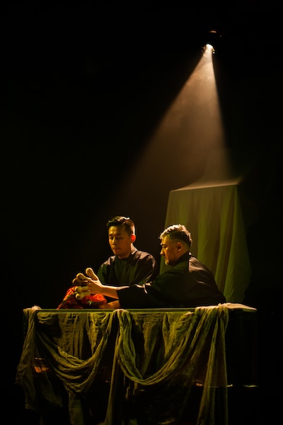 《道成》（2019）由郭建甫與金川量共同創作。此劇融合日本唱誦曲調，並以說書形式呈現。舞台運用極簡，僅以三個舞台架、精雕戲偶，搭配光影與說唱構成。