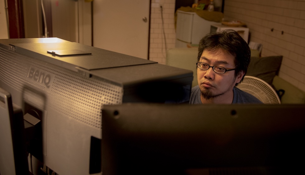 巫宗憲平時以剪輯為主要工作,在拍攝紀錄片時也常一人獨力完成。(2018年7月8日拍攝)