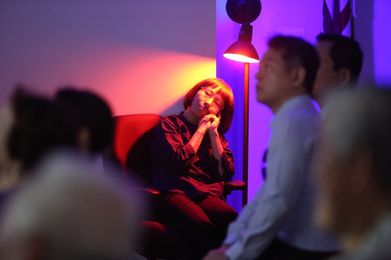 莊郁芳於腸腸策展的「夏日戲換」國際交流計畫中演出，美國奧蘭多，2022。（攝影／C.K. Lau，圖片來源／國藝會補助成果檔案庫）