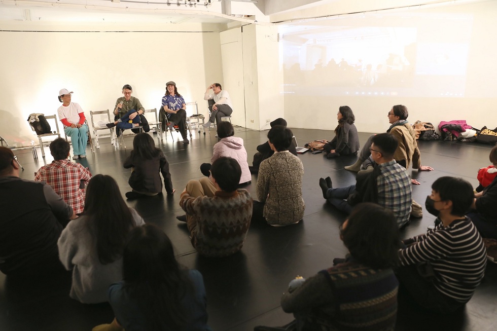 「月月有知識小會」之《白水》1993演後座談，邀請當年參與演出的溫吉興、曾啓明、蕭華文、李鼎再次相聚，2024。（攝影／Meng-Han Wang，Center x Center提供）