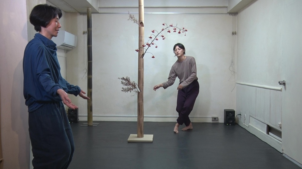 2019年李尹櫻藉由「海外藝遊」至「友惠靜嶺與白桃房」學習舞踏。