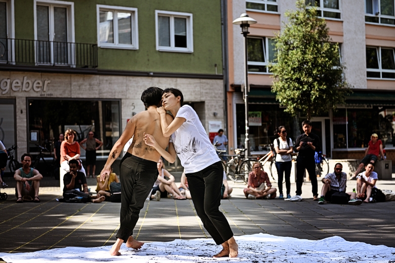 《捺撇》受邀參加2022 Tanzkongress德國舞蹈大會，演出現場。（攝影／Andreas Etter）