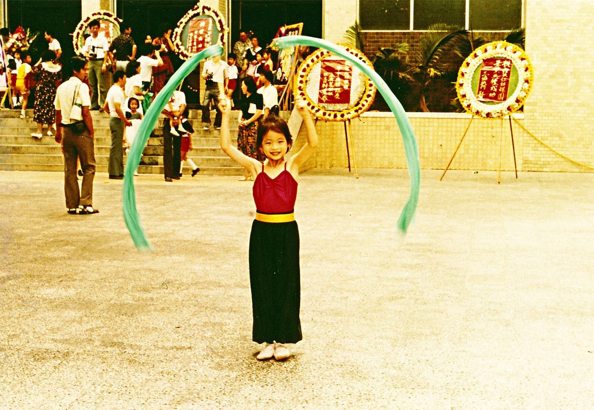 李元貞在台南長大，童年的日常充滿豐富的聲景和藝文養分。
