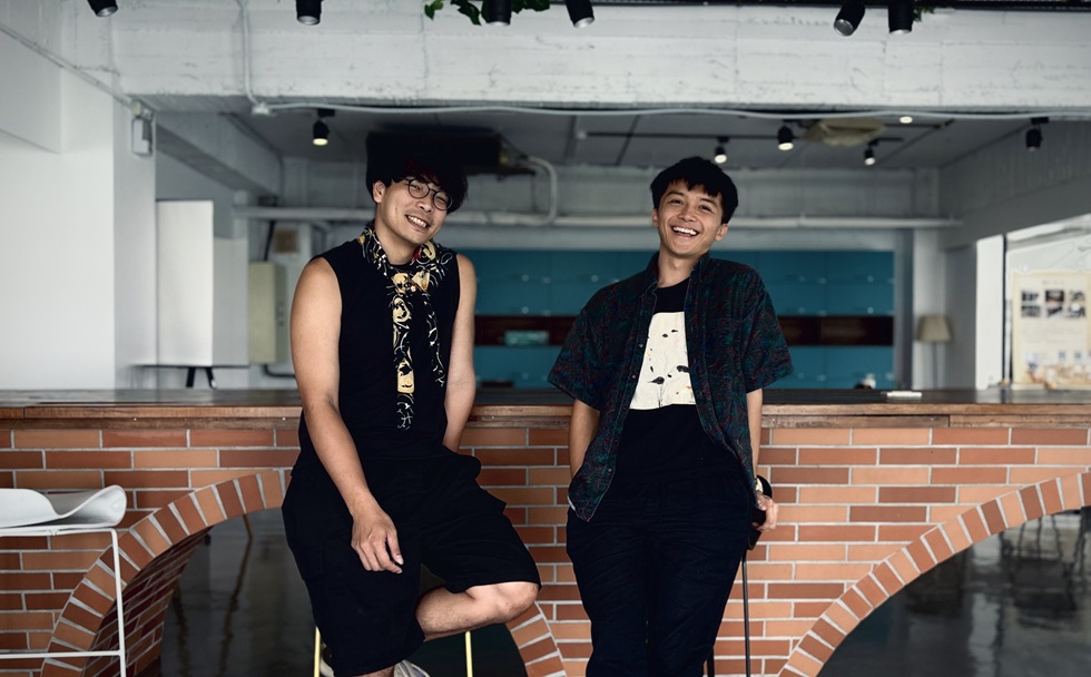 狂夢藝術導演黃子溢（左）與技術指導李睿紘。（攝影／王顥燁）