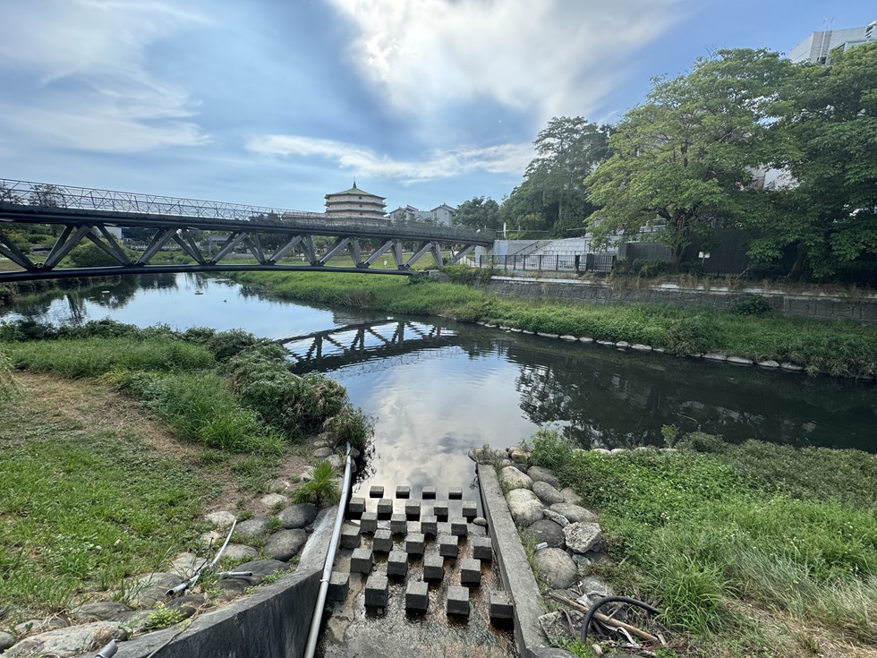 發源於台南東門外的竹溪,途經古剎法華寺、竹溪寺等,「竹溪煙雨」曾為府城名勝之一。(攝影/梁家綺)