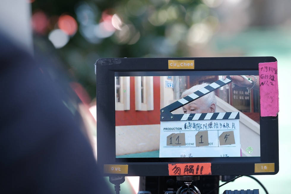 《邀阿公阿嬤拍B級殭屍片》拍攝中。