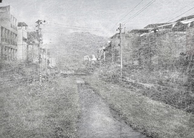 邱承宏兒時記憶中的花蓮市紅毛溪，後來成為他《坐在河流上》的創作起點。