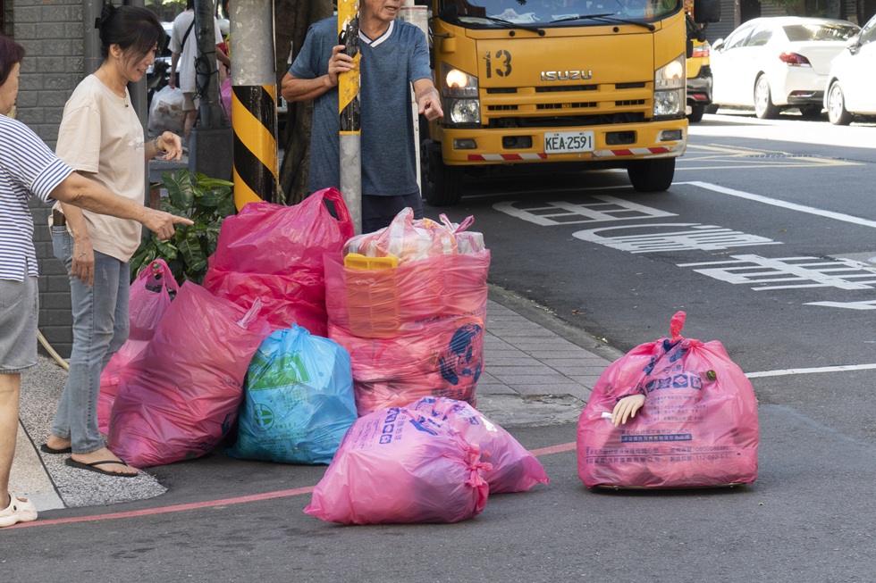 崔廣宇目前正在進行的創作「擬態艾利絲行動計畫」。（崔廣宇提供）
