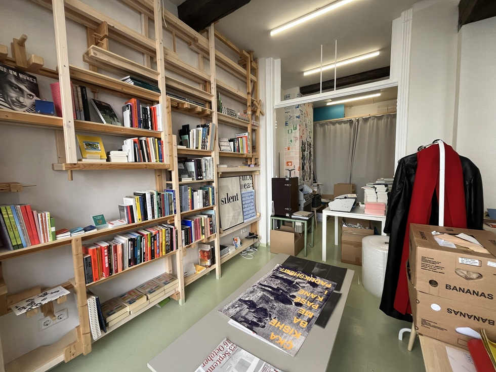 Limestone的選書著重「非西方觀點」，期望建構有別於主流書市的知識座標。