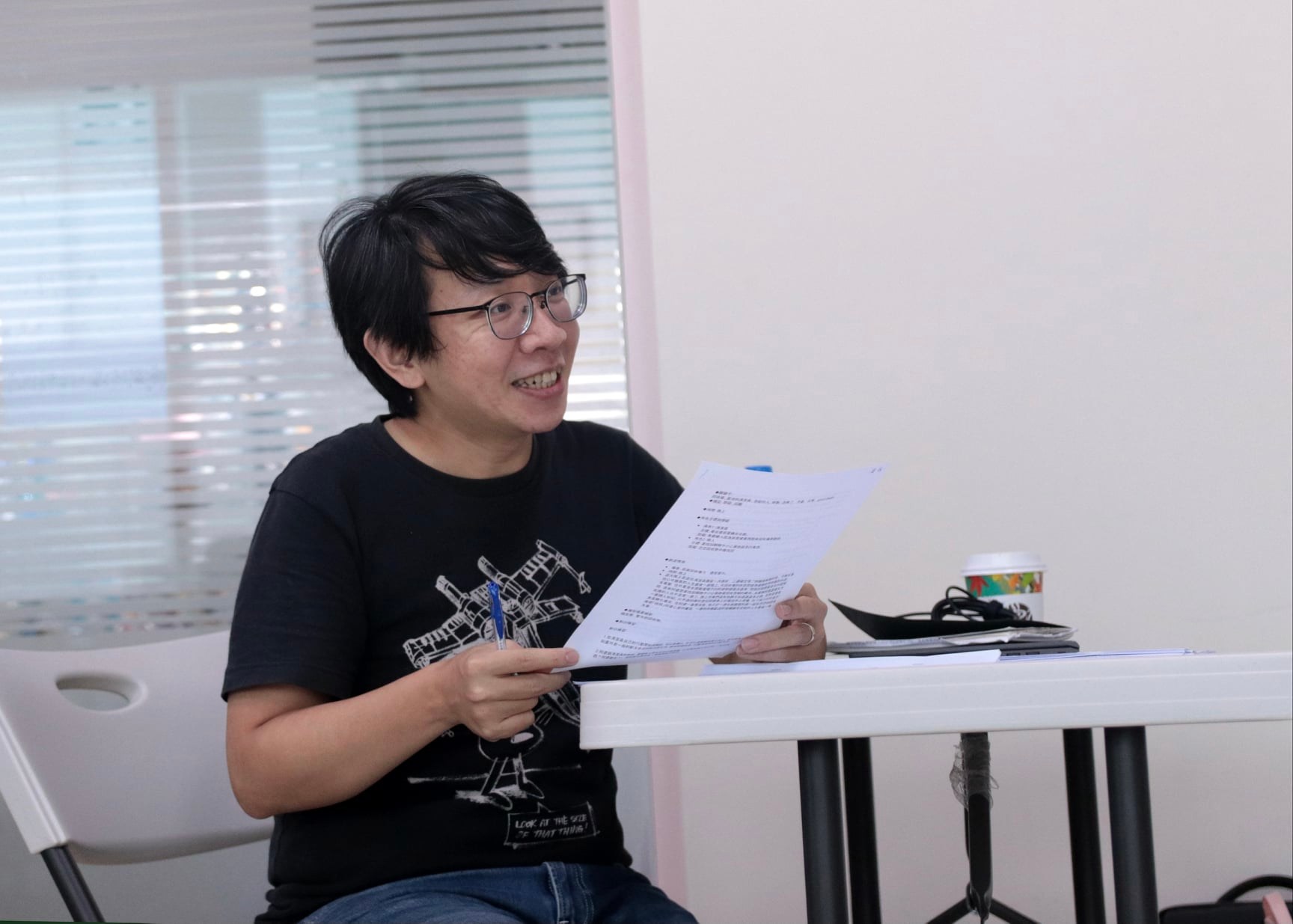 編劇王健任於2015年加入後,嚎哮逐步建立了獨有的喜劇文本創作模式。