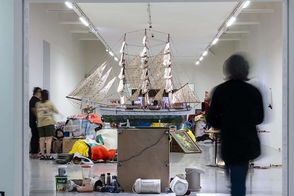 倪祥2024年於台北市立美術館發表「大家都來看你了——倪祥個展」，圖為展場一景。（倪祥提供，攝影／杜岳軒）