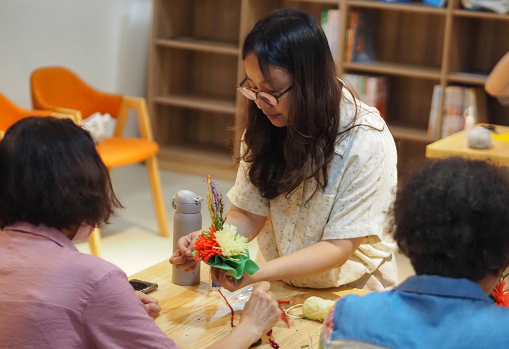 馥嫣與孟寰擁有豐富的實務經驗，為「再遇：老人樹」建立一個得以放鬆與自在分享的場域。