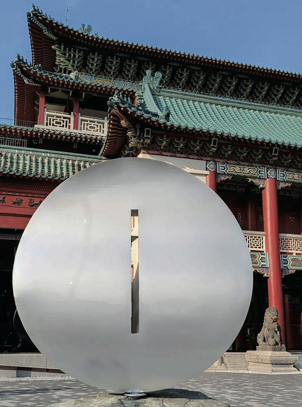 李再鈐，《太一》，不鏽鋼、烤漆，直徑318×390 cm，2007。