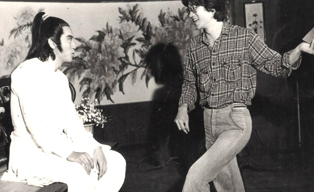 29歲導演了第一部作品《要命的小方》（1979），這也是虞戡平唯一的一部武俠片。