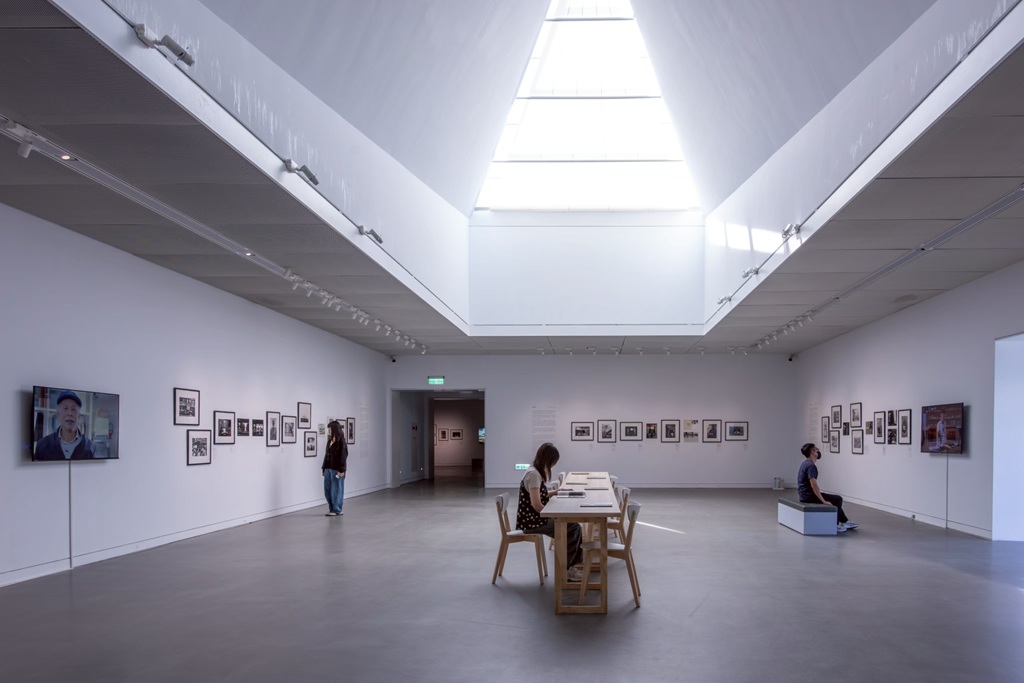 「浮生」展帶著《人間》的影像走出原有的雜誌脈絡,進入美術館空間,邀請觀眾從不同角度閱讀這些影像的可能。