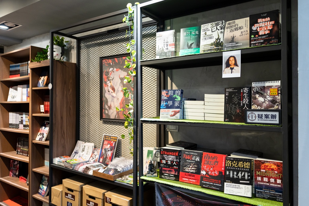 凌宇的出版類型，包含國外版權引入的實案改編書籍、能對應到台灣處境的歷史相關書籍，也積極開發台灣原生內容。（攝影／呂國瑋）