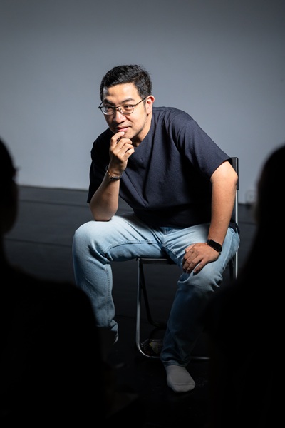 陳午明期許自己作為「漏斗的最外端」，盡可能擴大觸及範圍，讓更多潛在觀眾願意買票進場。（攝影／呂國瑋）